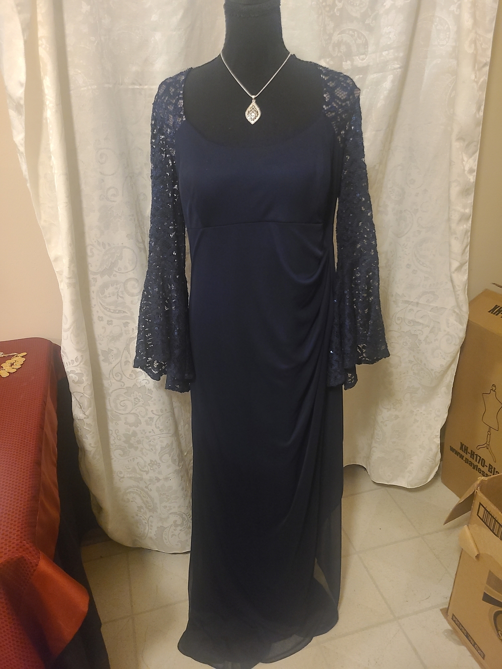 Elegant Navy Lace-Sleeve Evening Dress